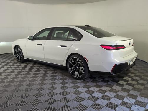 2026 BMW 740 i