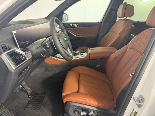 Mineral White Metallic 2026 BMW X5 sDrive40i