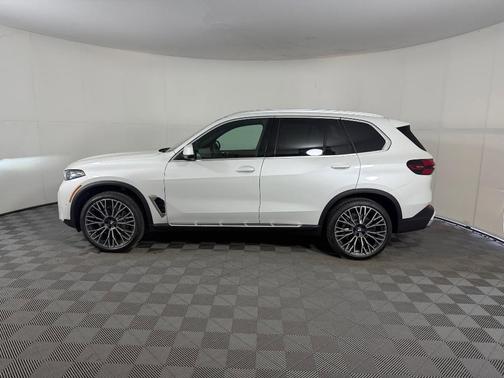 Mineral White Metallic 2026 BMW X5 sDrive40i
