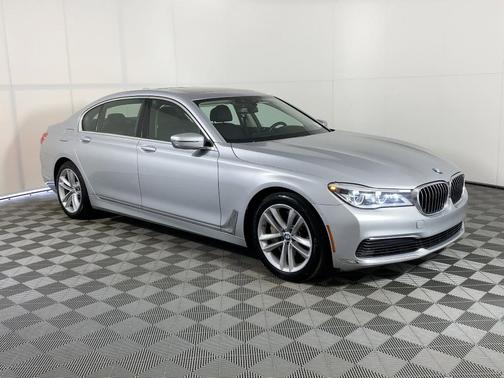 2019 BMW 750 i