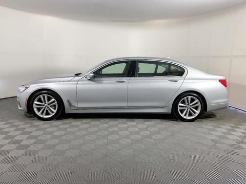 2019 BMW 750 i