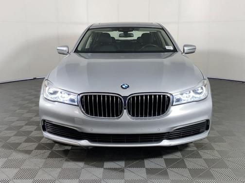 2019 BMW 750 i