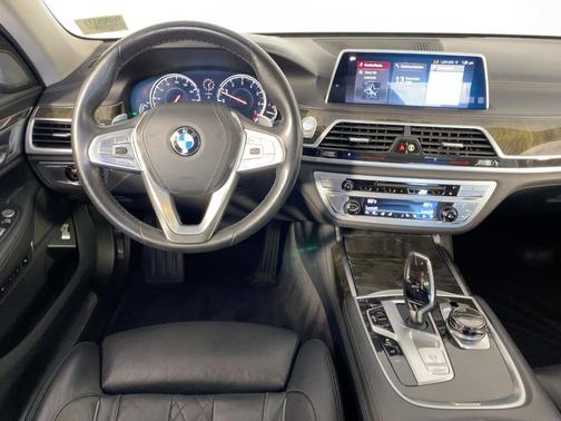2019 BMW 750 i