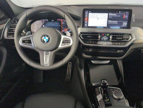 2025 BMW X4 xDrive30i