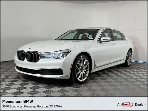 2019 BMW 740 i