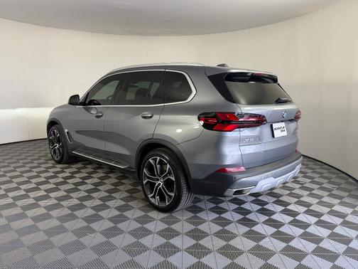 Gray Metallic 2024 BMW X5 sDrive40i