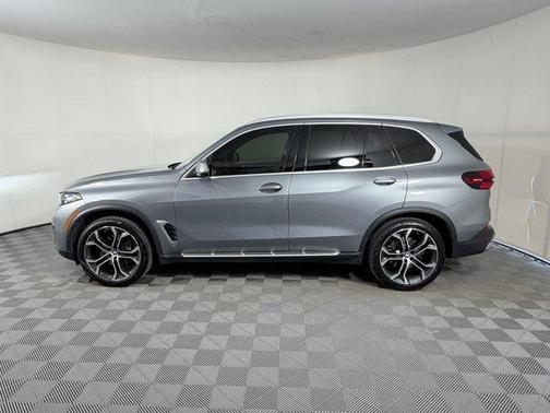 Gray Metallic 2024 BMW X5 sDrive40i