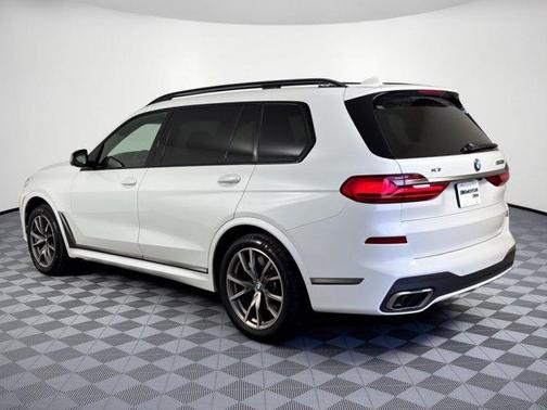 Mineral White Metallic 2022 BMW X7 M50i