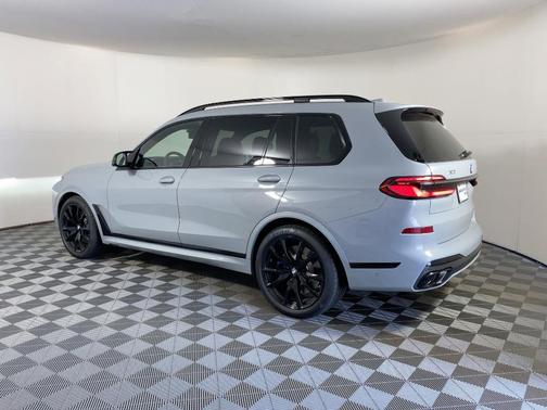 2026 BMW X7 M60i