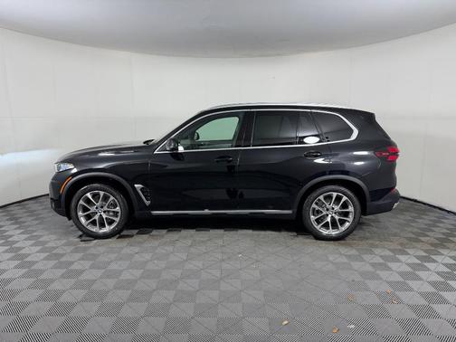Black Sapphire Metallic 2026 BMW X5 sDrive40i