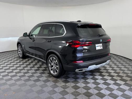 Black Sapphire Metallic 2026 BMW X5 sDrive40i