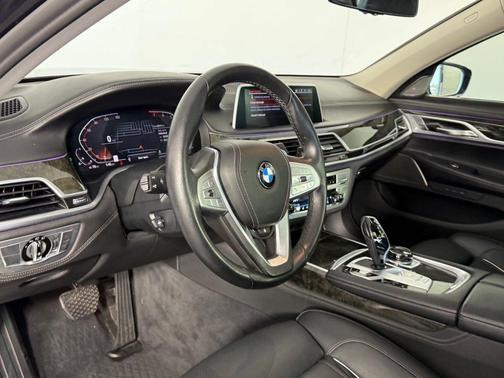 2022 BMW 740 i