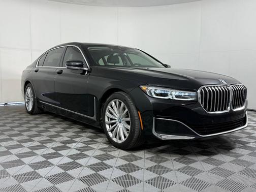 2022 BMW 740 i