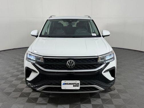 Pure White 2023 Volkswagen Taos 1.5T SE