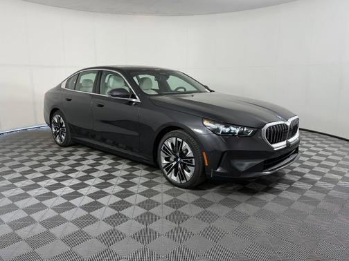 Dark Graphite Metallic 2026 BMW i5 eDrive40