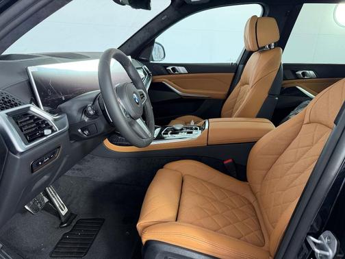 Black Sapphire Metallic 2027 BMW X7 xDrive40i