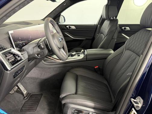 Tanzanite Blue II Metallic 2026 BMW X7 M60i