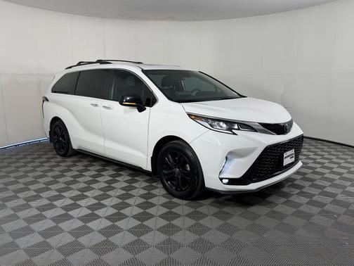 White 2023 Toyota Sienna XSE