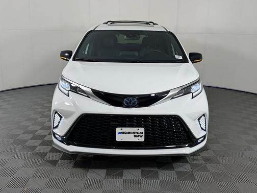 White 2023 Toyota Sienna XSE