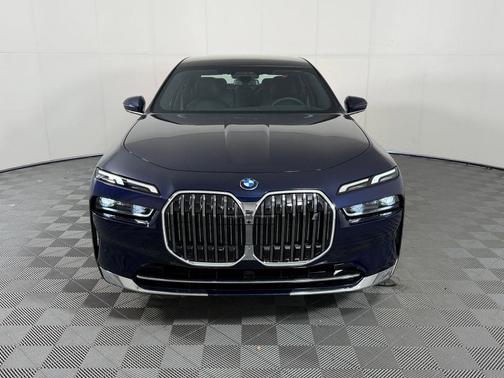 Tanzanite Blue II Metallic 2026 BMW i7 EDrive50