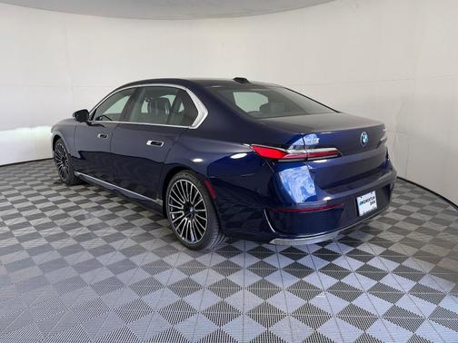 Tanzanite Blue II Metallic 2026 BMW i7 EDrive50
