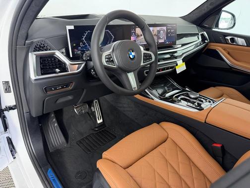 Mineral White Metallic 2027 BMW X7 xDrive40i