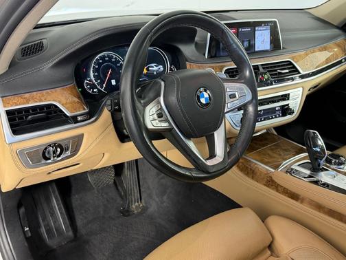 2018 BMW 750 i