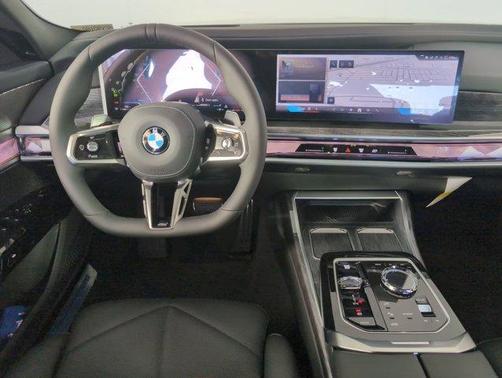 2025 BMW 740 i