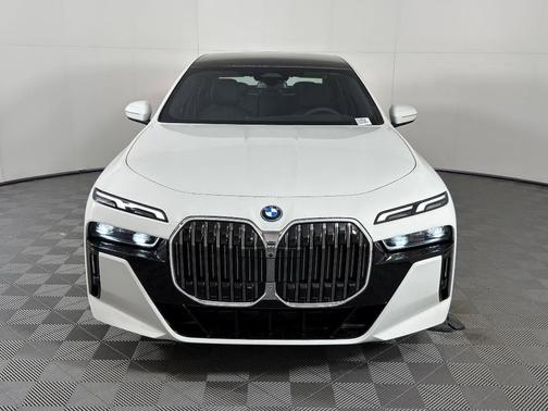 2026 BMW 750e xDrive