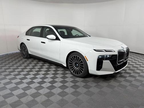 2026 BMW 750e xDrive