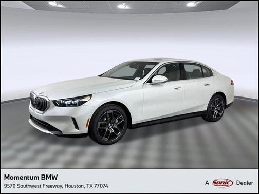 Mineral White Metallic 2026 BMW 530 i