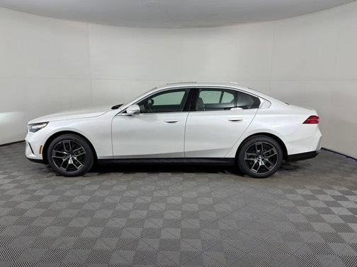Mineral White Metallic 2026 BMW 530 i