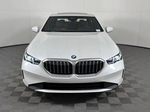Mineral White Metallic 2026 BMW 530 i