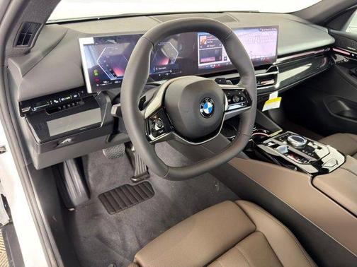Mineral White Metallic 2026 BMW 530 i