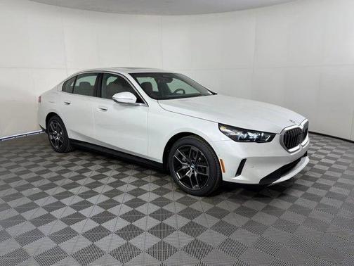 Mineral White Metallic 2026 BMW 530 i
