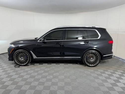 Black Sapphire Metallic 2021 BMW X7 M50i