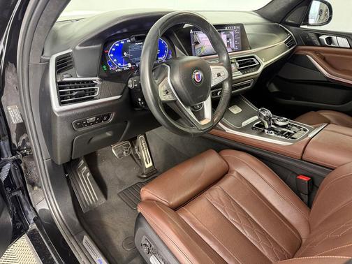 Black Sapphire Metallic 2021 BMW X7 M50i