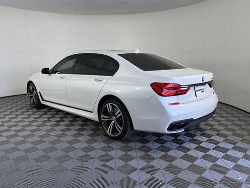 Mineral White Metallic 2019 BMW 750 i