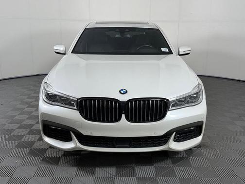 Mineral White Metallic 2019 BMW 750 i
