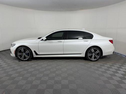 Mineral White Metallic 2019 BMW 750 i