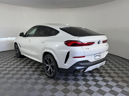 Mineral White Metallic 2026 BMW X6 xDrive40i