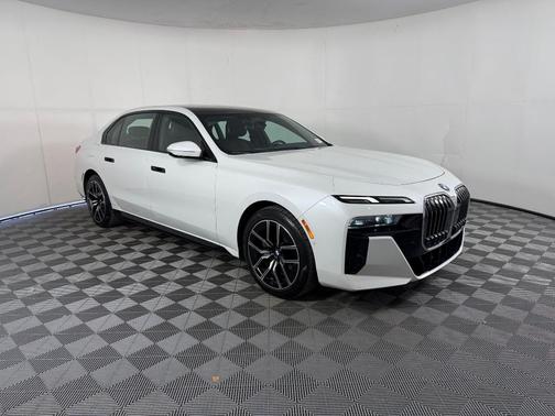 Mineral White Metallic 2023 BMW 740 i