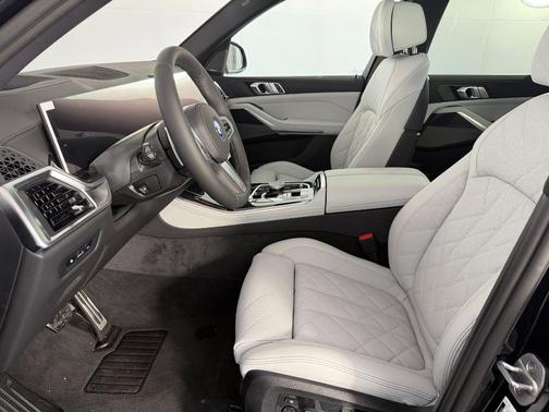 Black Sapphire Metallic 2026 BMW X5 PHEV xDrive50e