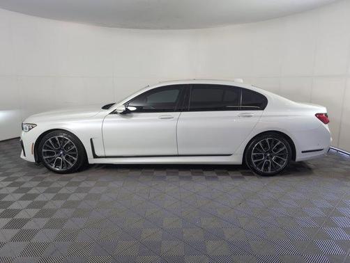 2020 BMW 740 i