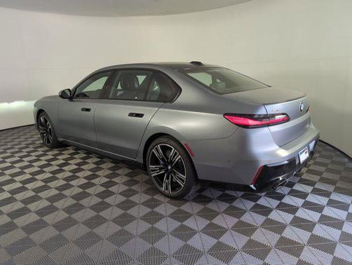 2025 BMW 760 760i xDrive