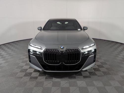 2025 BMW 760 760i xDrive