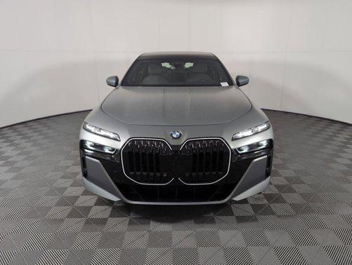 2025 BMW 760 760i xDrive