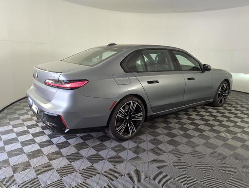 2025 BMW 760 760i xDrive