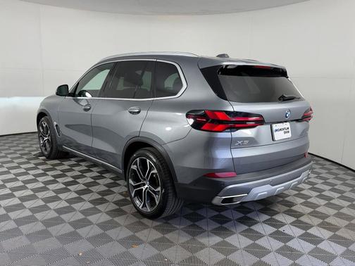 Gray Metallic 2024 BMW X5 xDrive40i