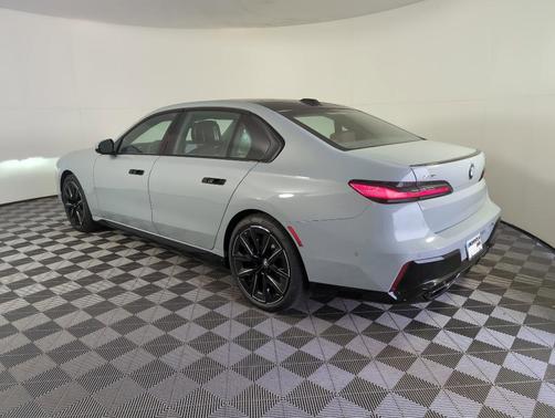 2025 BMW 760 760i xDrive